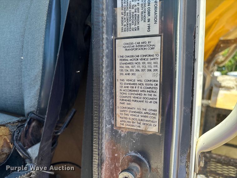 image for item FC5834 1994 International 2574 applicator truck