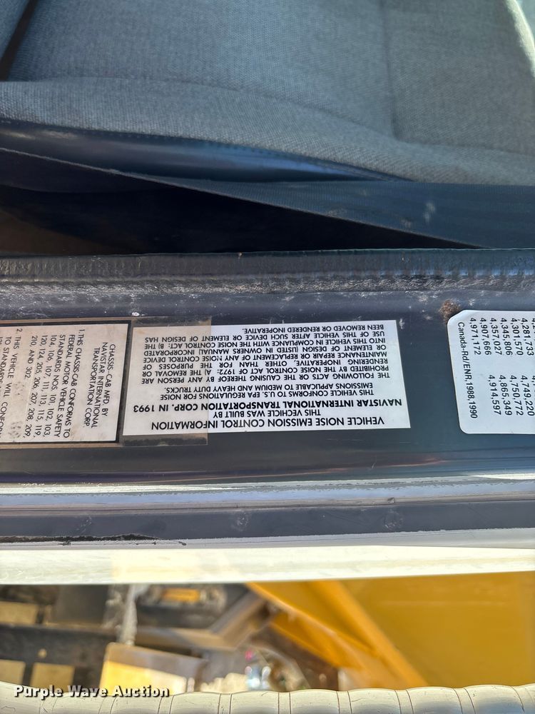 image for item FC5834 1994 International 2574 applicator truck
