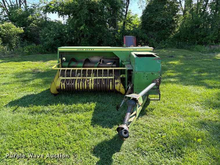 image for item FC5884 John Deere 346 small square baler