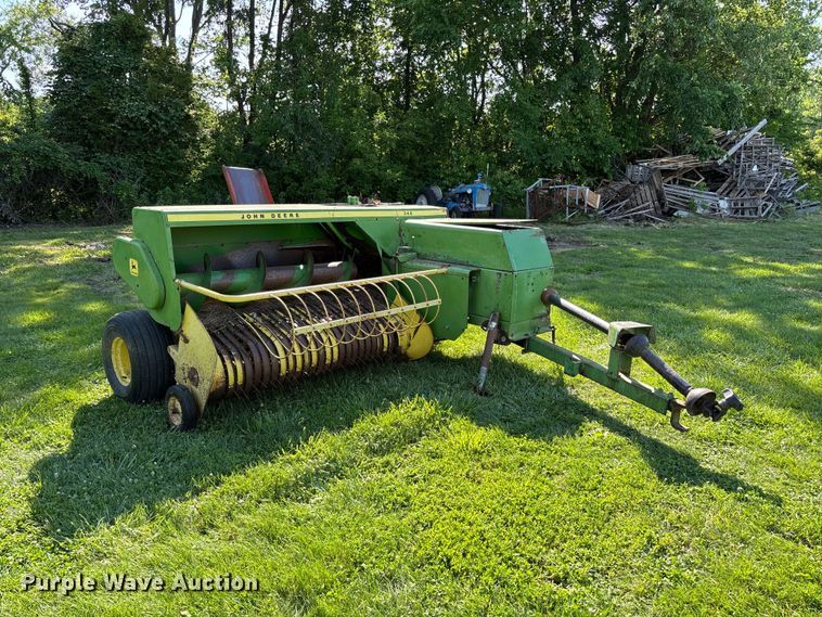 image for item FC5884 John Deere 346 small square baler