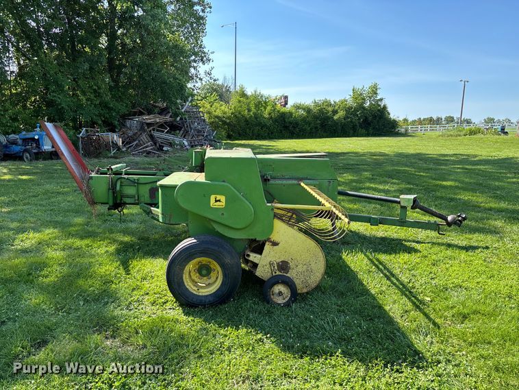 image for item FC5884 John Deere 346 small square baler