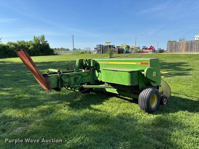 image for item FC5884 John Deere 346 small square baler