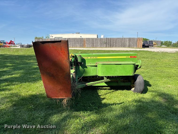 image for item FC5884 John Deere 346 small square baler