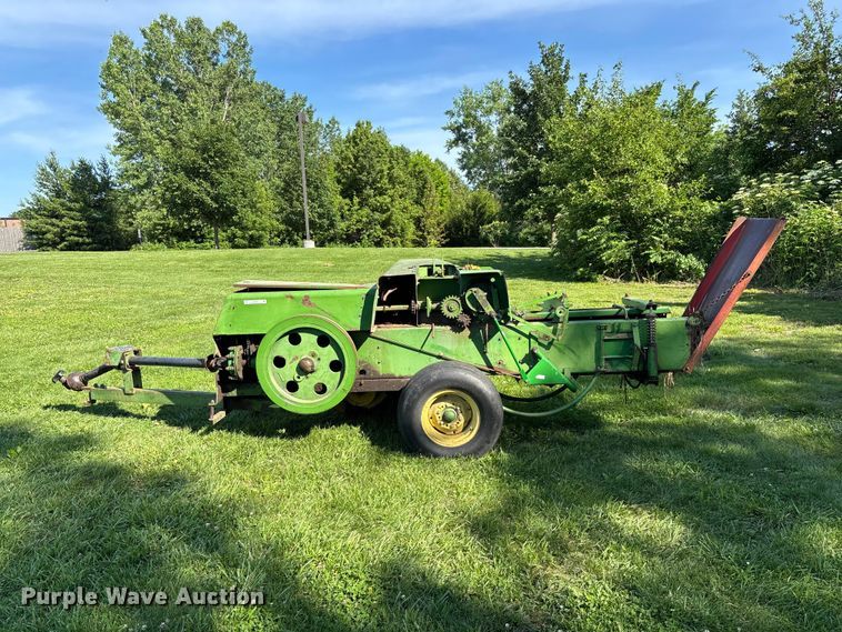 image for item FC5884 John Deere 346 small square baler