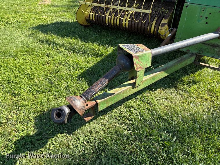 image for item FC5884 John Deere 346 small square baler