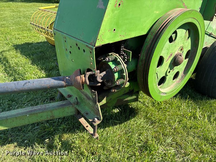 image for item FC5884 John Deere 346 small square baler