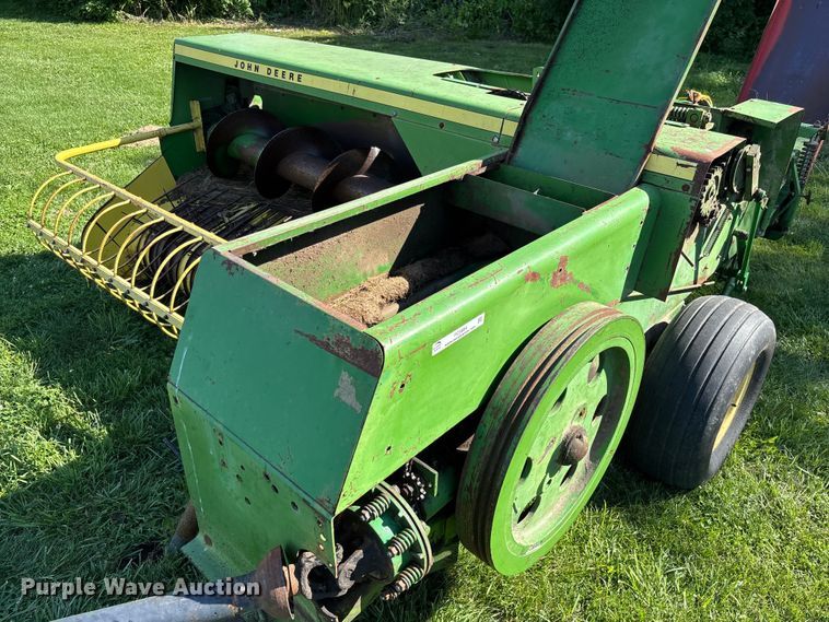 image for item FC5884 John Deere 346 small square baler