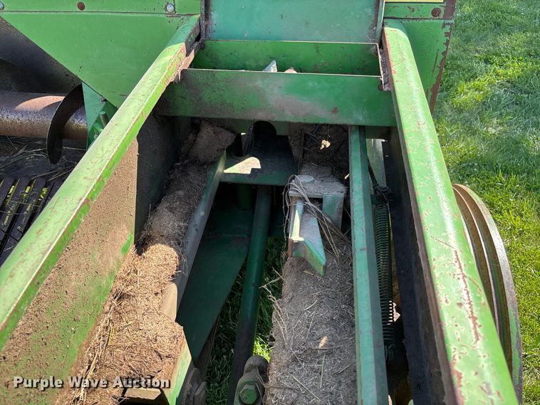 image for item FC5884 John Deere 346 small square baler