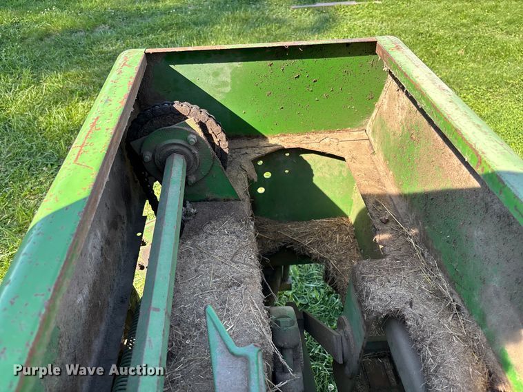 image for item FC5884 John Deere 346 small square baler