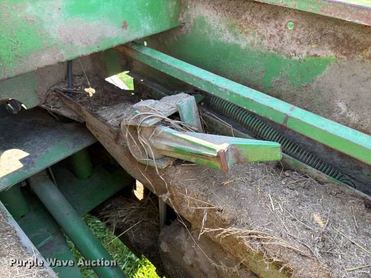 image for item FC5884 John Deere 346 small square baler
