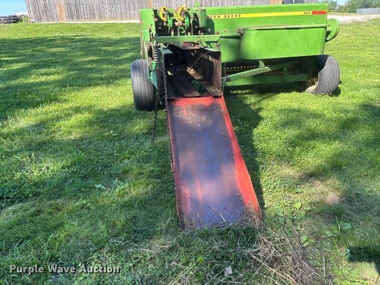 image for item FC5884 John Deere 346 small square baler