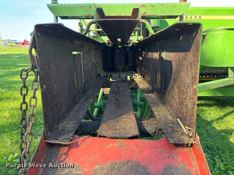 image for item FC5884 John Deere 346 small square baler