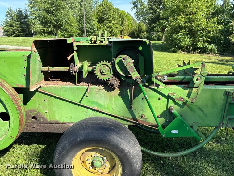 image for item FC5884 John Deere 346 small square baler