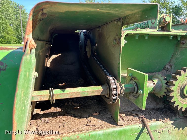 image for item FC5884 John Deere 346 small square baler