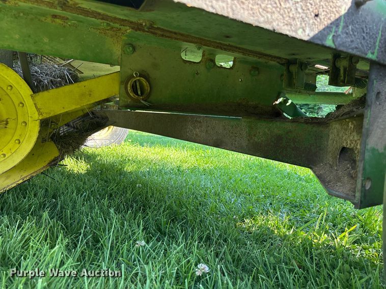 image for item FC5884 John Deere 346 small square baler