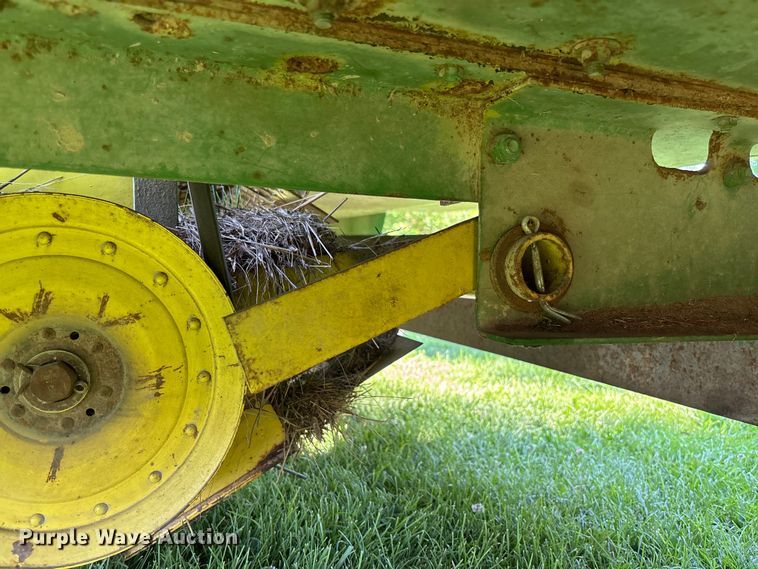image for item FC5884 John Deere 346 small square baler