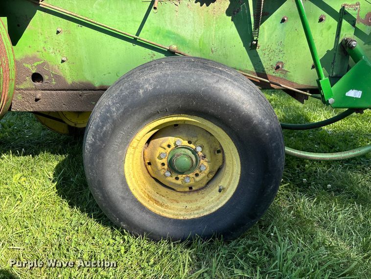 image for item FC5884 John Deere 346 small square baler