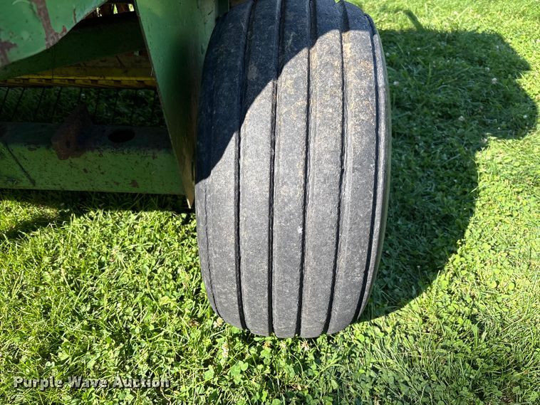 image for item FC5884 John Deere 346 small square baler