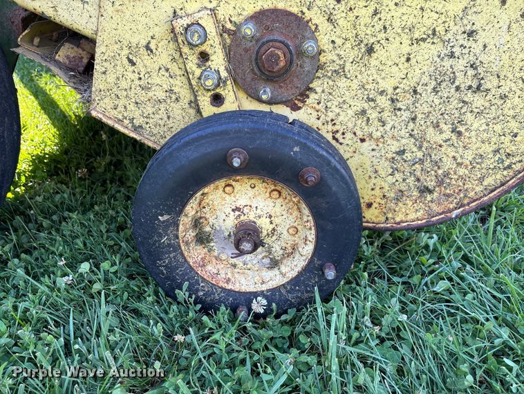 image for item FC5884 John Deere 346 small square baler