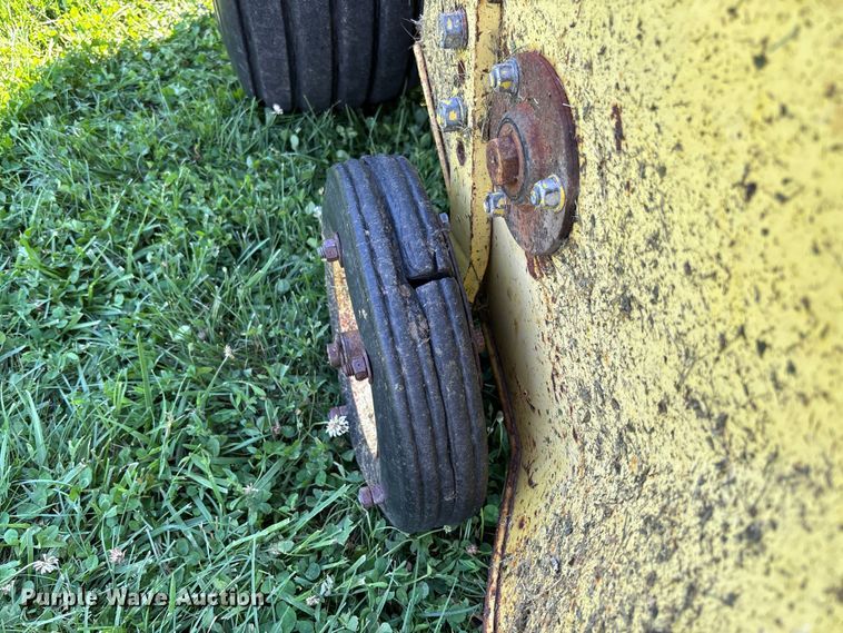 image for item FC5884 John Deere 346 small square baler