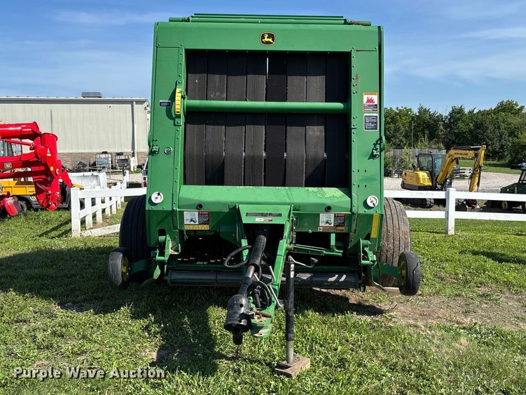 image for item FC5889 2009 John Deere 568 MegaWide Plus round baler
