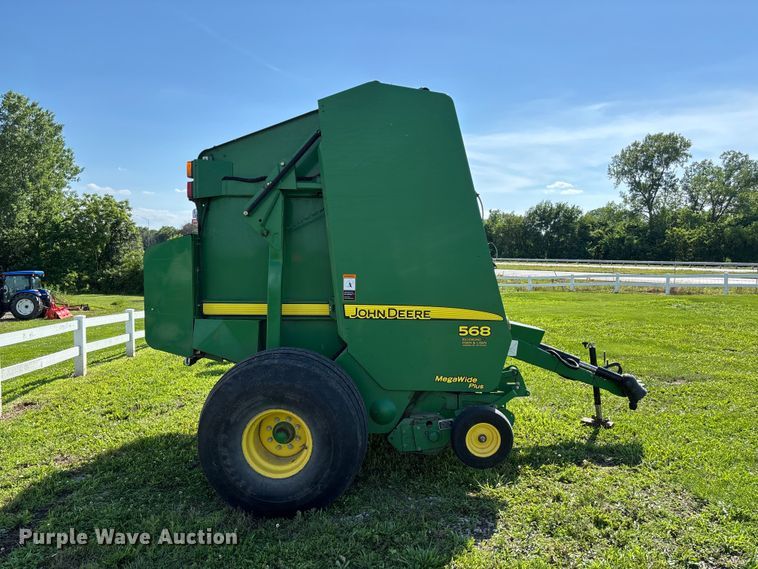 image for item FC5889 2009 John Deere 568 MegaWide Plus round baler