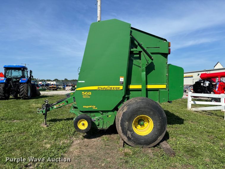 image for item FC5889 2009 John Deere 568 MegaWide Plus round baler