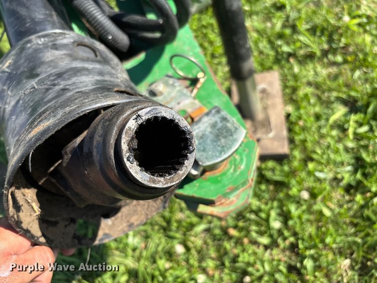 image for item FC5889 2009 John Deere 568 MegaWide Plus round baler