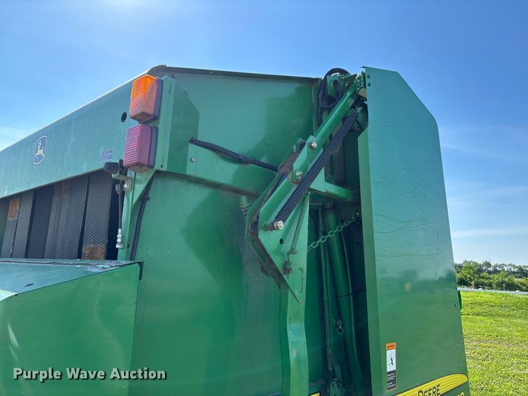 image for item FC5889 2009 John Deere 568 MegaWide Plus round baler