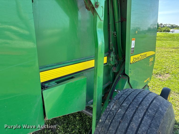image for item FC5889 2009 John Deere 568 MegaWide Plus round baler