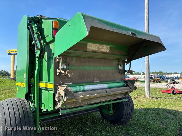 image for item FC5889 2009 John Deere 568 MegaWide Plus round baler