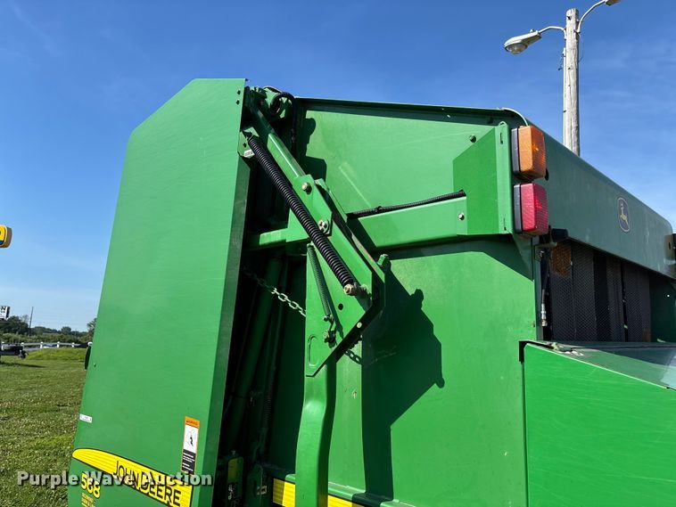 image for item FC5889 2009 John Deere 568 MegaWide Plus round baler