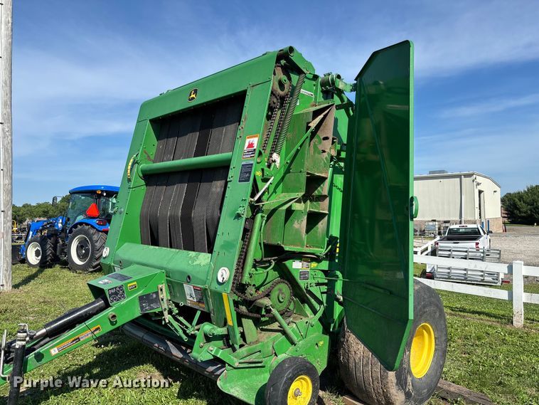image for item FC5889 2009 John Deere 568 MegaWide Plus round baler