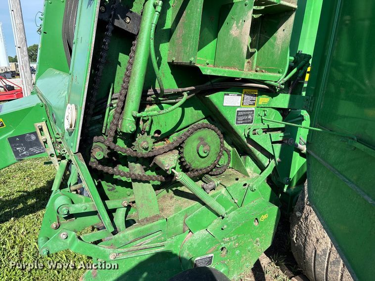 image for item FC5889 2009 John Deere 568 MegaWide Plus round baler