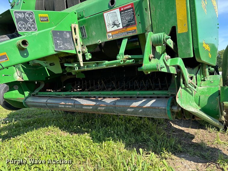 image for item FC5889 2009 John Deere 568 MegaWide Plus round baler