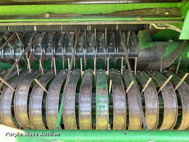 image for item FC5889 2009 John Deere 568 MegaWide Plus round baler