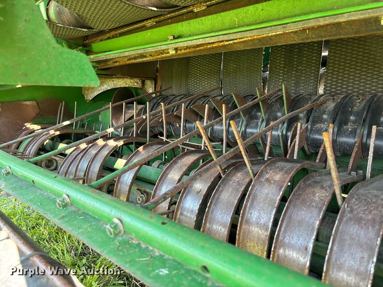 image for item FC5889 2009 John Deere 568 MegaWide Plus round baler