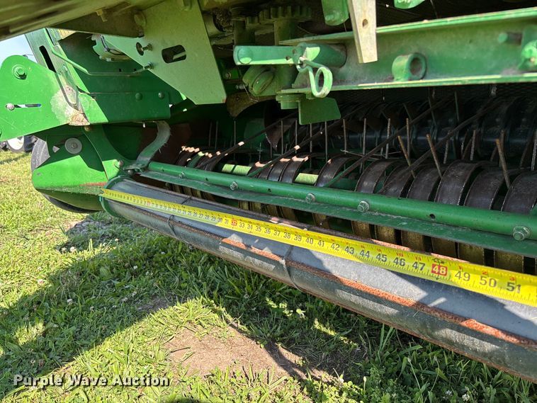 image for item FC5889 2009 John Deere 568 MegaWide Plus round baler