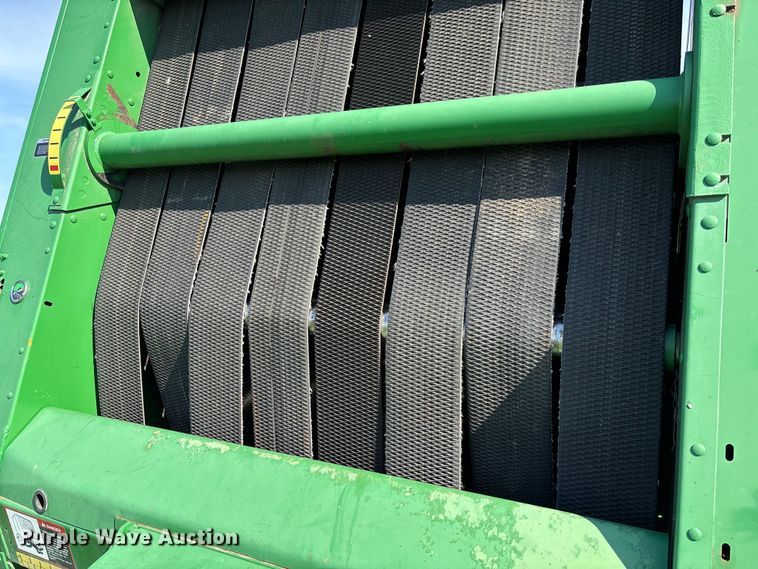 image for item FC5889 2009 John Deere 568 MegaWide Plus round baler