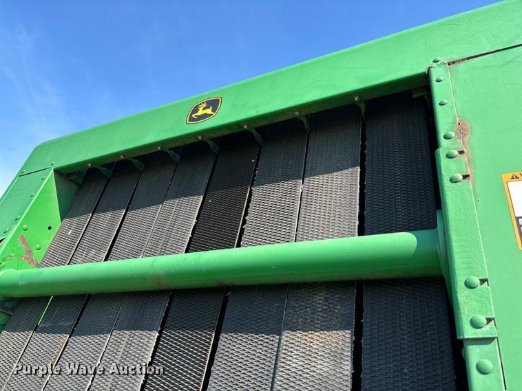 image for item FC5889 2009 John Deere 568 MegaWide Plus round baler