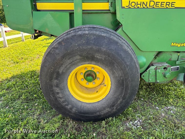 image for item FC5889 2009 John Deere 568 MegaWide Plus round baler