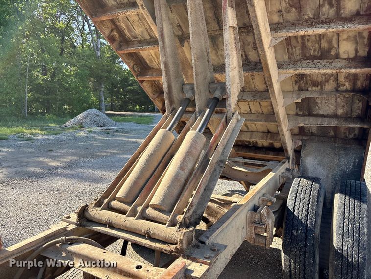 image for item FG0339 1974 Chevrolet C60 grain truck