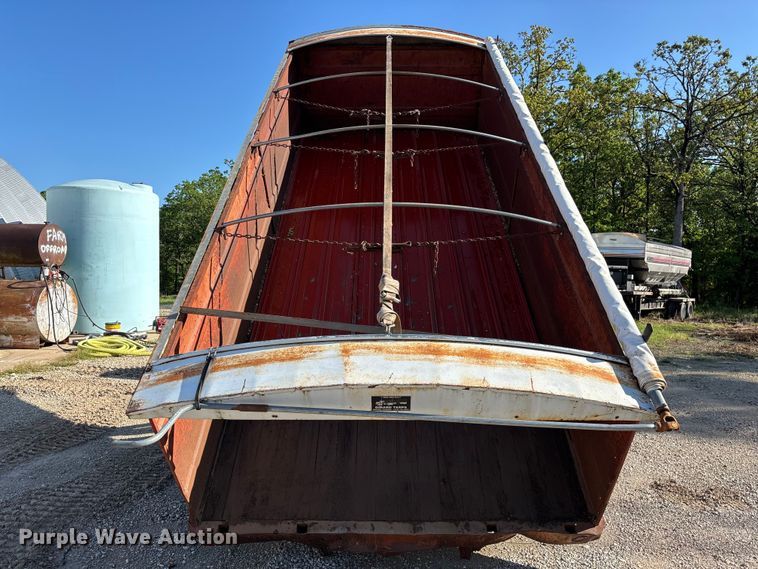 image for item FG0339 1974 Chevrolet C60 grain truck