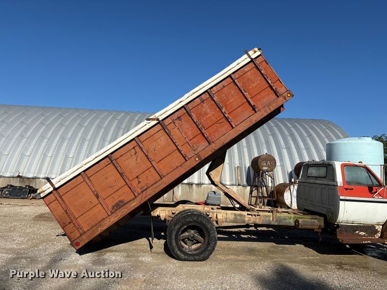 image for item FG0339 1974 Chevrolet C60 grain truck