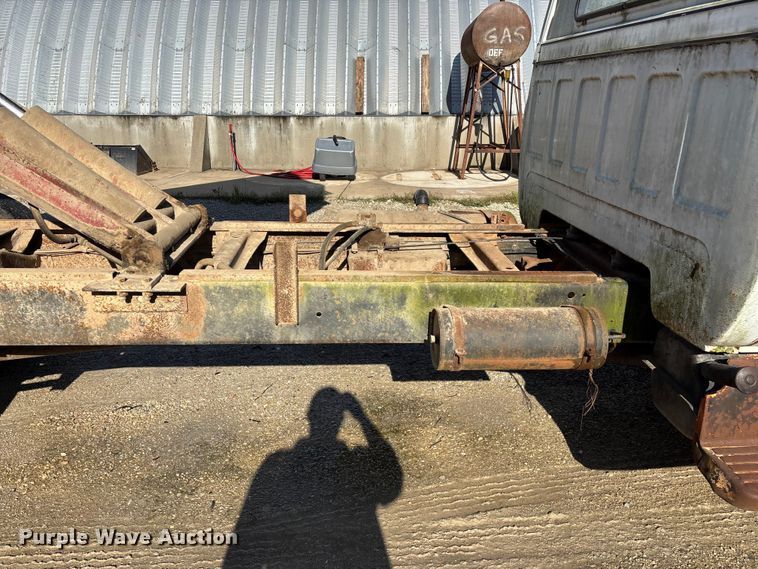 image for item FG0339 1974 Chevrolet C60 grain truck