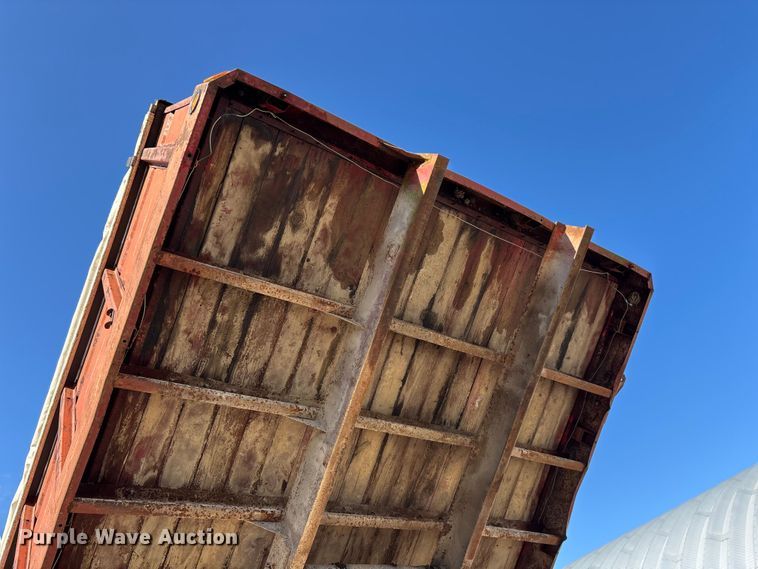 image for item FG0339 1974 Chevrolet C60 grain truck