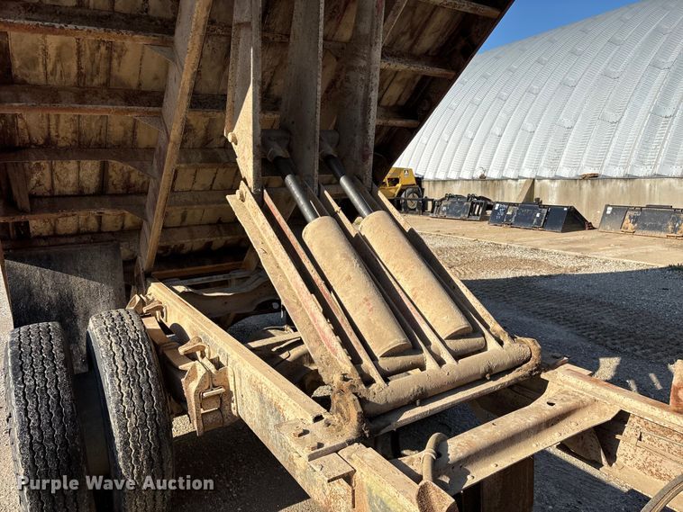 image for item FG0339 1974 Chevrolet C60 grain truck