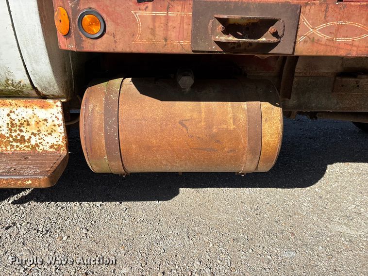 image for item FG0339 1974 Chevrolet C60 grain truck
