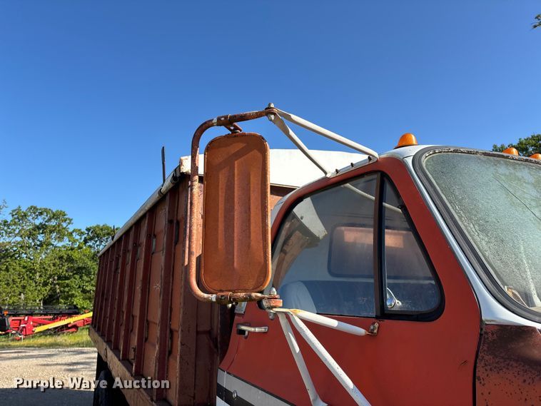 image for item FG0339 1974 Chevrolet C60 grain truck