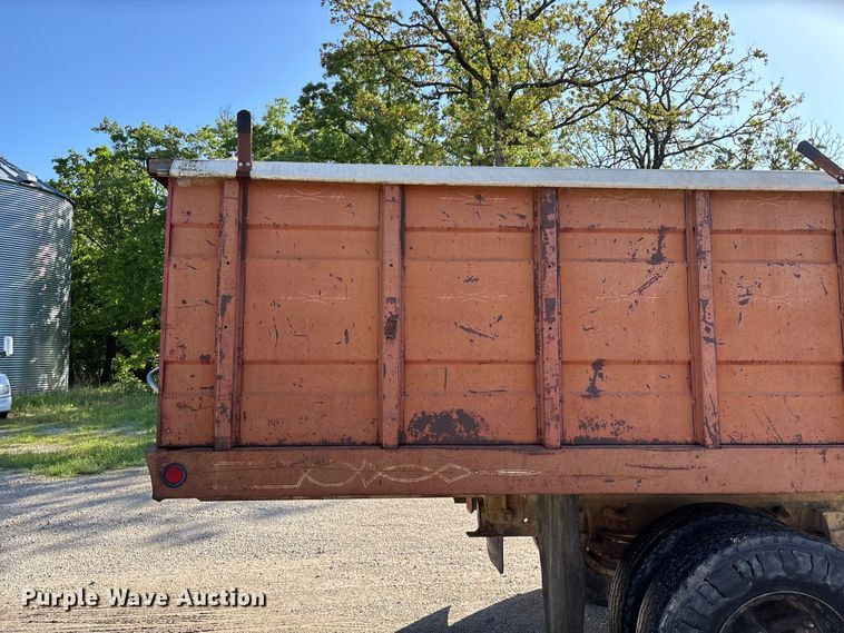 image for item FG0339 1974 Chevrolet C60 grain truck